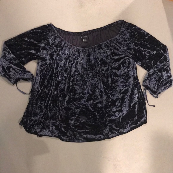 Crushed Velvet 💙 - Picture 2 of 5